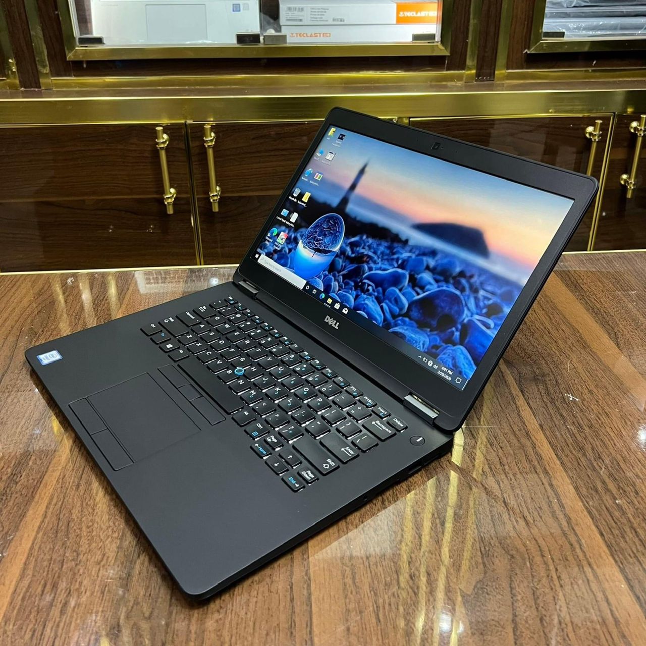 DELL 7480 COREI7 7EME GENERATION 8GB RAM ET 256SSD 14 POUCES DISPONIBLE A 200000 PROCESSEUR 2.5 Veillez fournir vos informations juste en bas au cas où notre offre vous intéresse 🙏🏽👎🏾👎🏾👎🏾