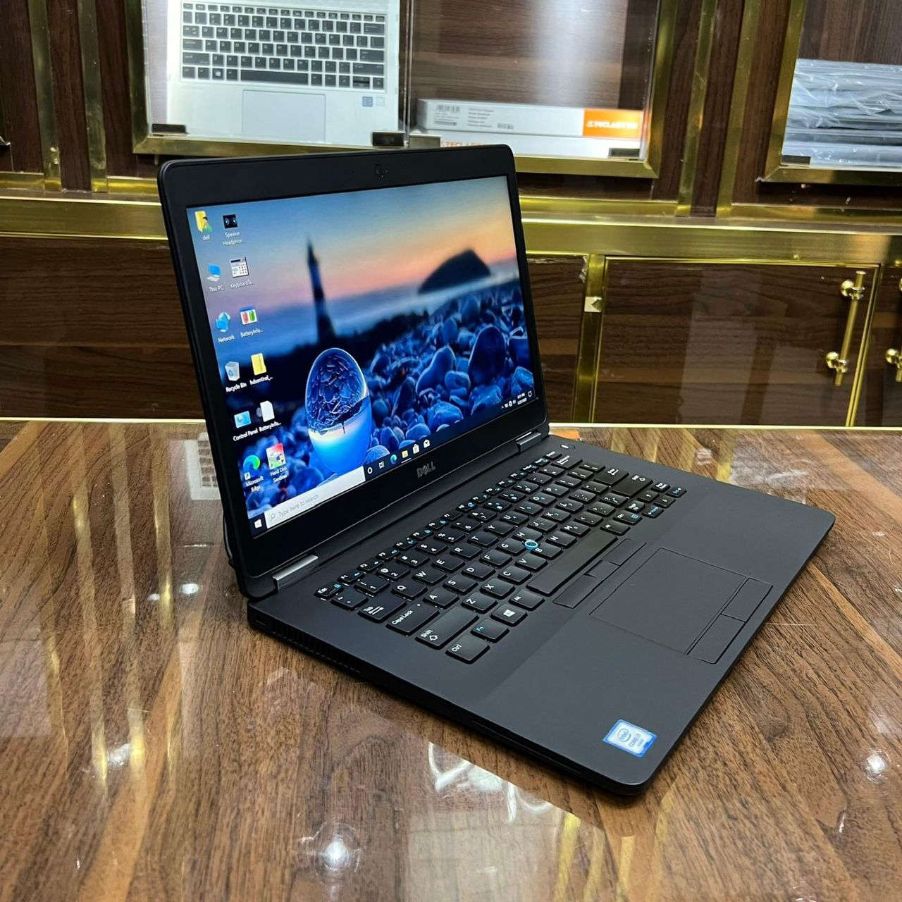 DELL 7480 COREI7 7EME GENERATION 8GB RAM ET 256SSD 14 POUCES DISPONIBLE A 200000 PROCESSEUR 2.5 Veillez fournir vos informations juste en bas au cas où notre offre vous intéresse 🙏🏽👎🏾👎🏾👎🏾